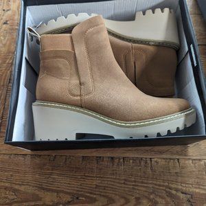 Women's Nicole Miller Boots Size / Sz 8 , fits more like a 7 1/2 NEW  NIB